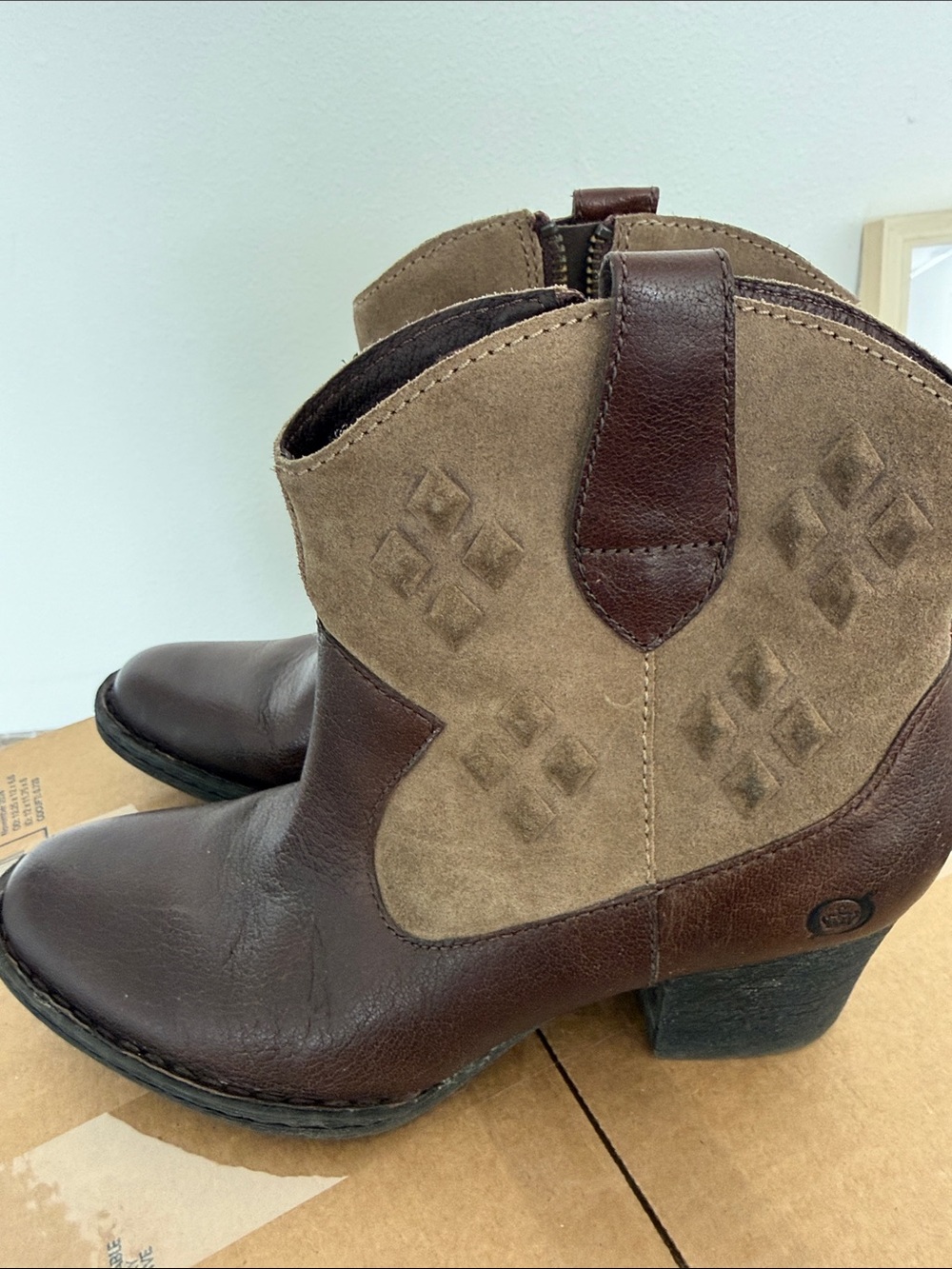 Born Two-Tone Brown Suede & Leather Western Ankle Boots sz 6.5. 37